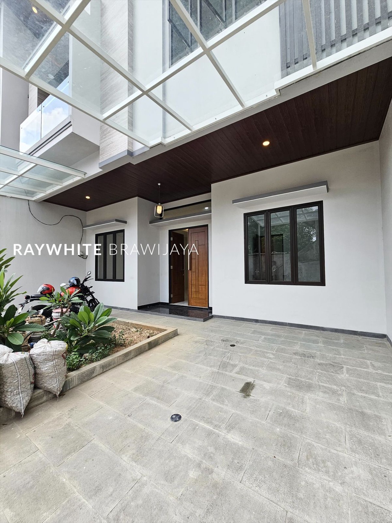 Brand New House Lingkungan Tenang Area Wijaya Timur