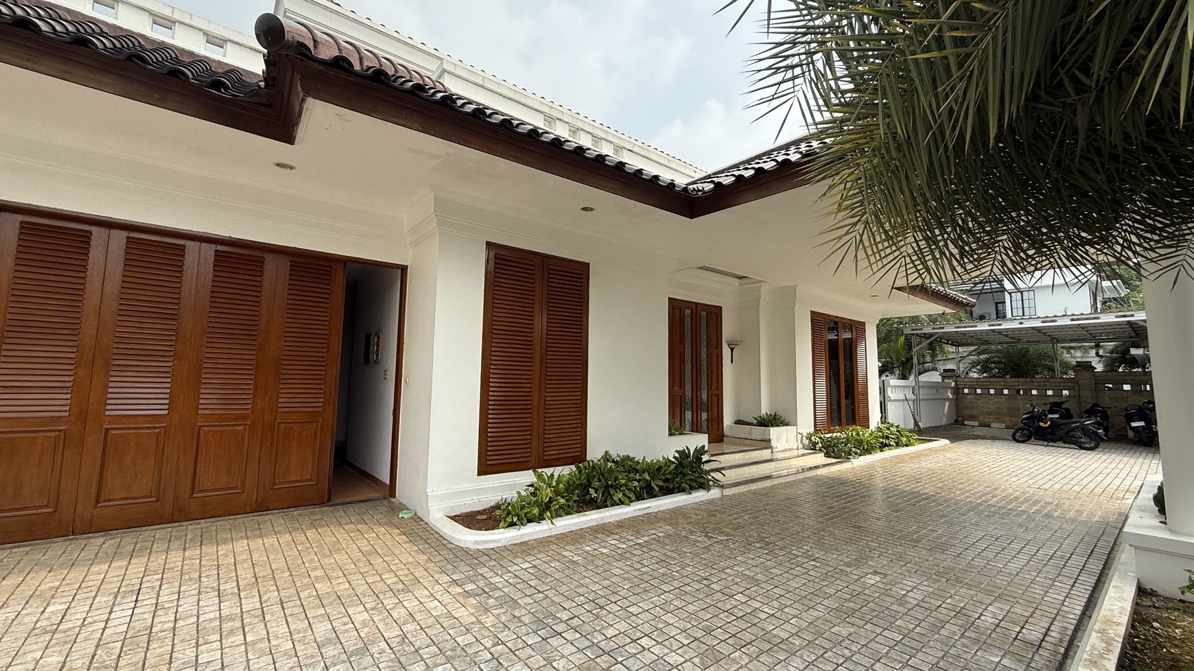 BIG AND BEAUTIFUL HOUSE AT PEJATEN AREA
