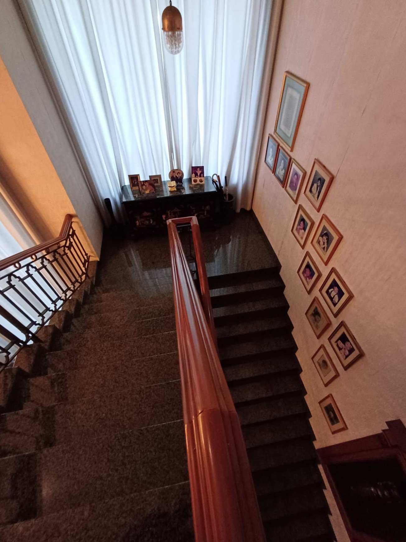 Di Jual  Rumah Jl. Perumahan Kb. Jeruk baru  Kebon Jeruk - Jakbar 