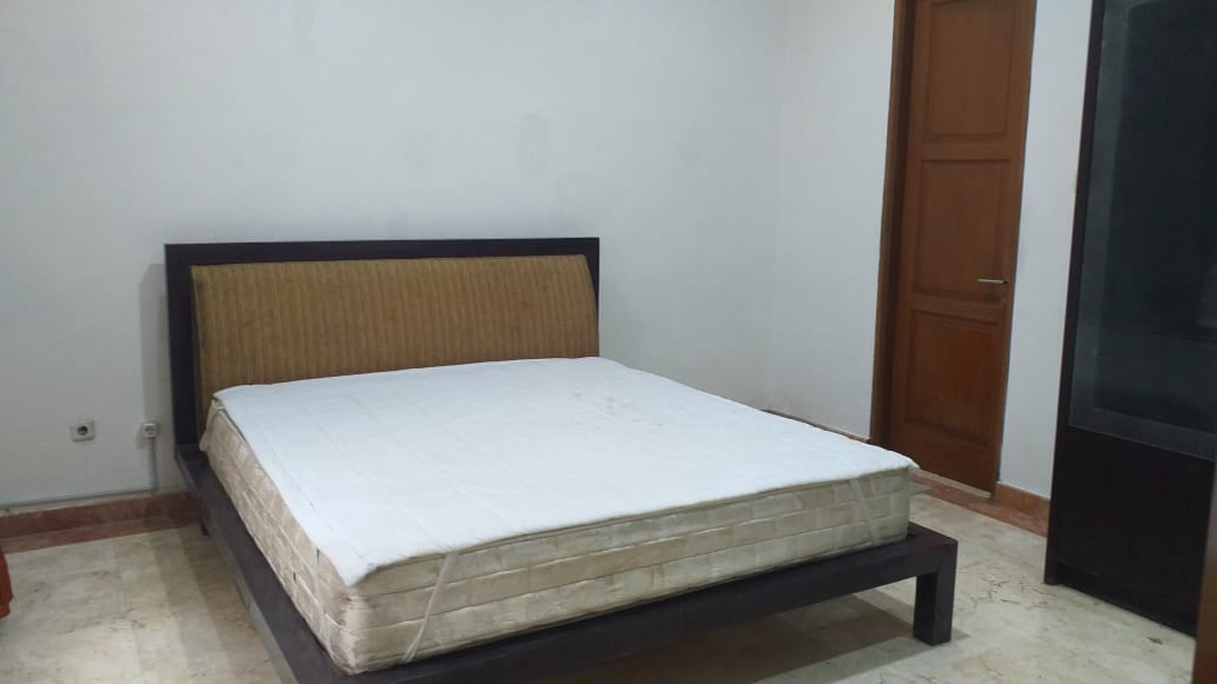 DISEWA RUMAH - BUNCIT TOWN HOUSE - STRATEGIS DI PINGGIR JALAN RAYA MARGASAWA, PASAR MINGGU  JAKARTA SELATAN.
