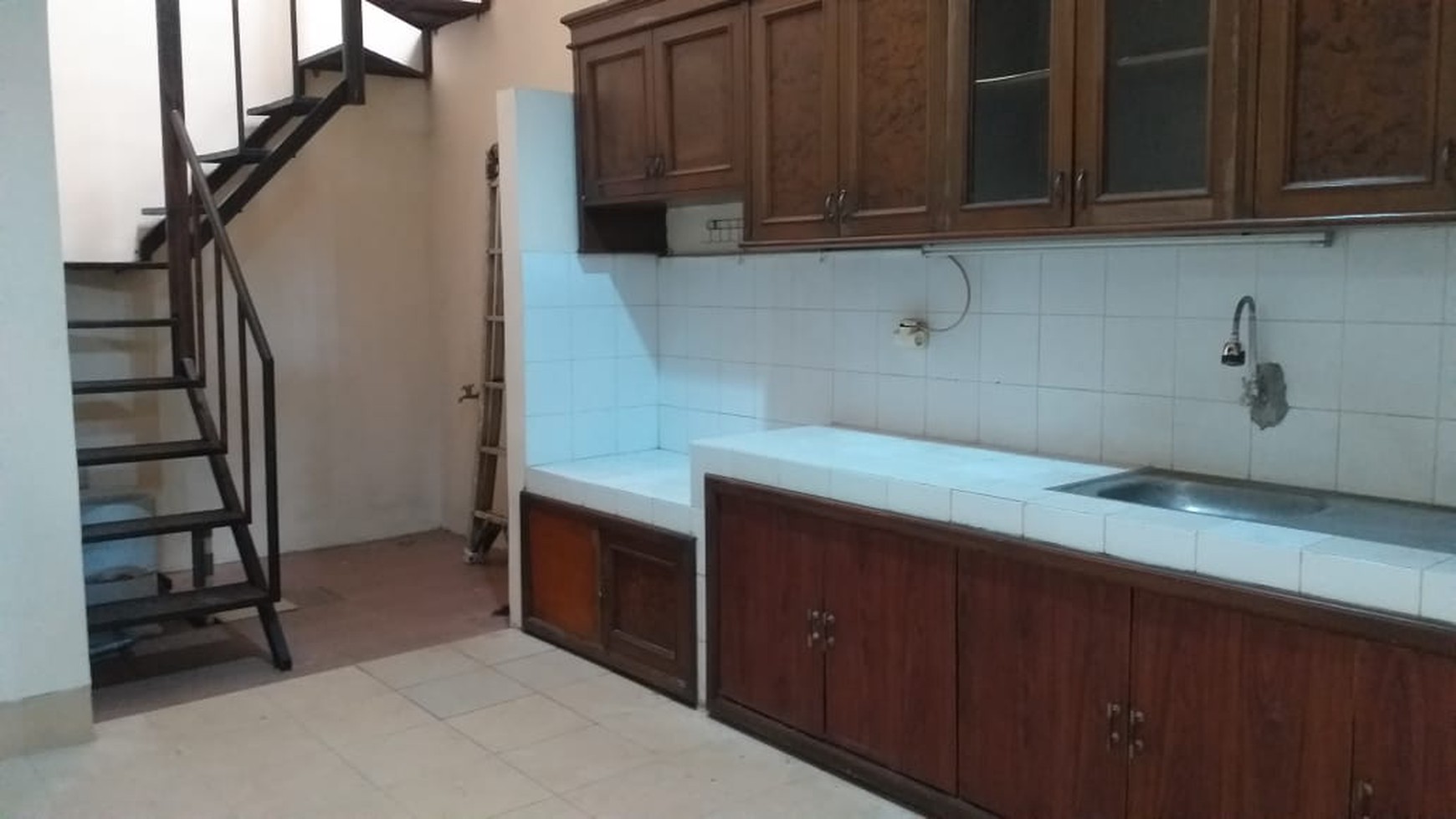 DISEWA RUMAH - BUNCIT TOWN HOUSE - STRATEGIS DI PINGGIR JALAN RAYA MARGASAWA, PASAR MINGGU  JAKARTA SELATAN.