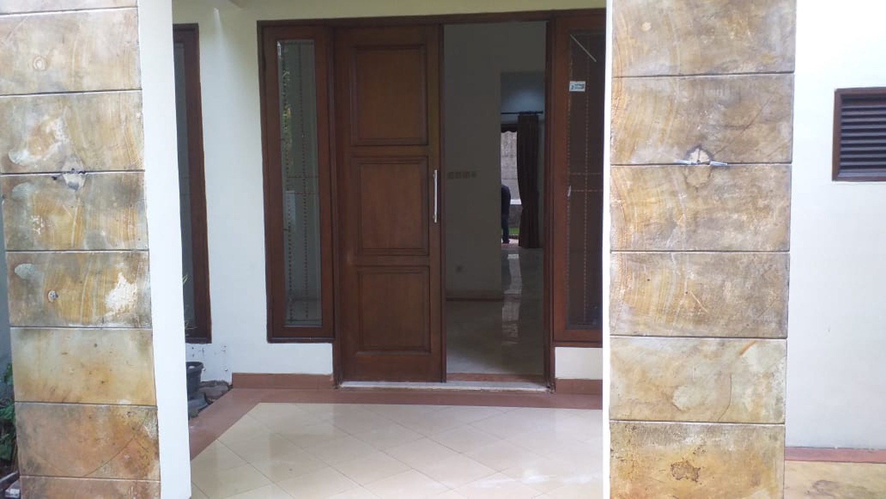 DISEWA RUMAH - BUNCIT TOWN HOUSE - STRATEGIS DI PINGGIR JALAN RAYA MARGASAWA, PASAR MINGGU  JAKARTA SELATAN.