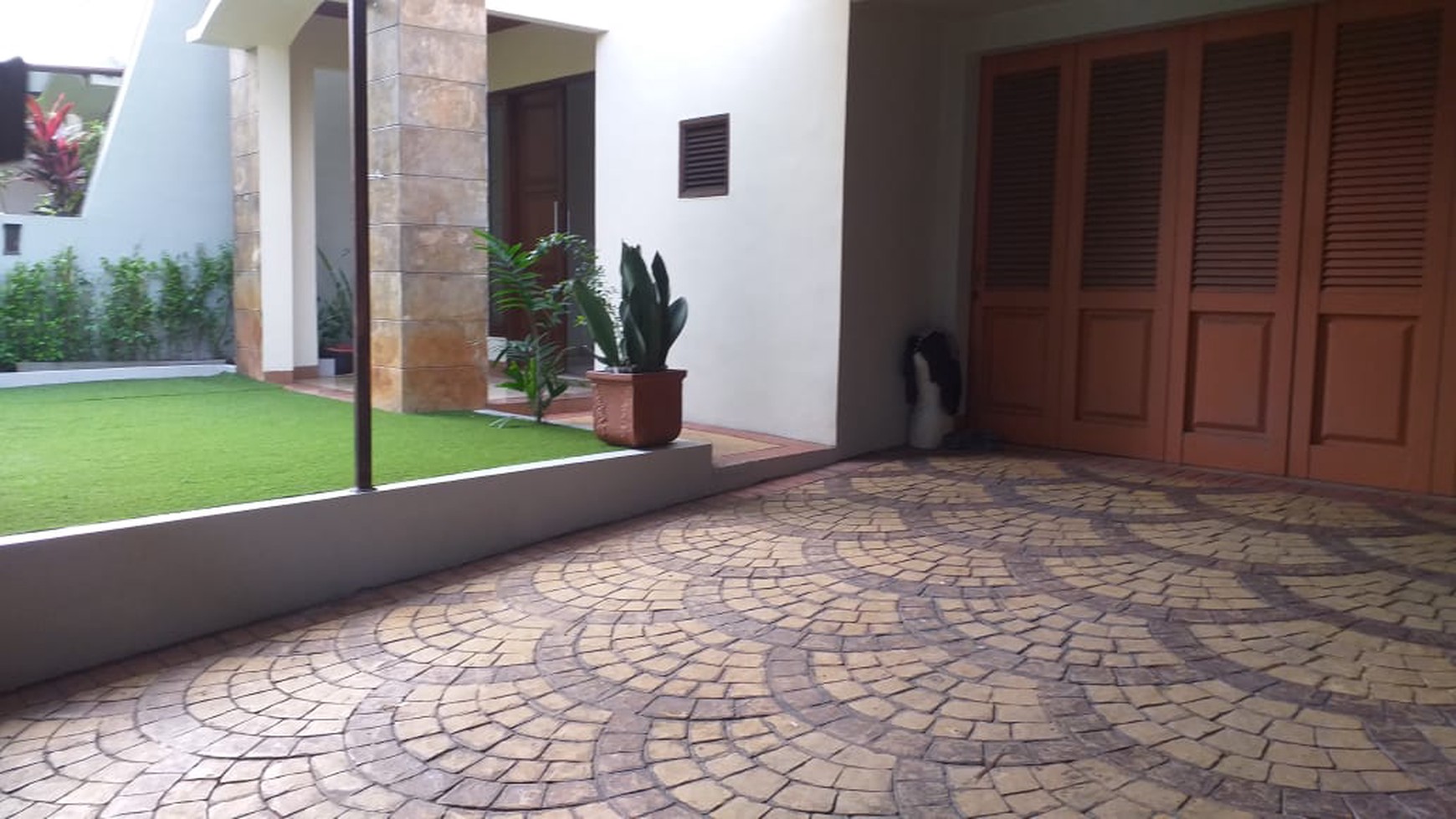 DISEWA RUMAH - BUNCIT TOWN HOUSE - STRATEGIS DI PINGGIR JALAN RAYA MARGASAWA, PASAR MINGGU  JAKARTA SELATAN.
