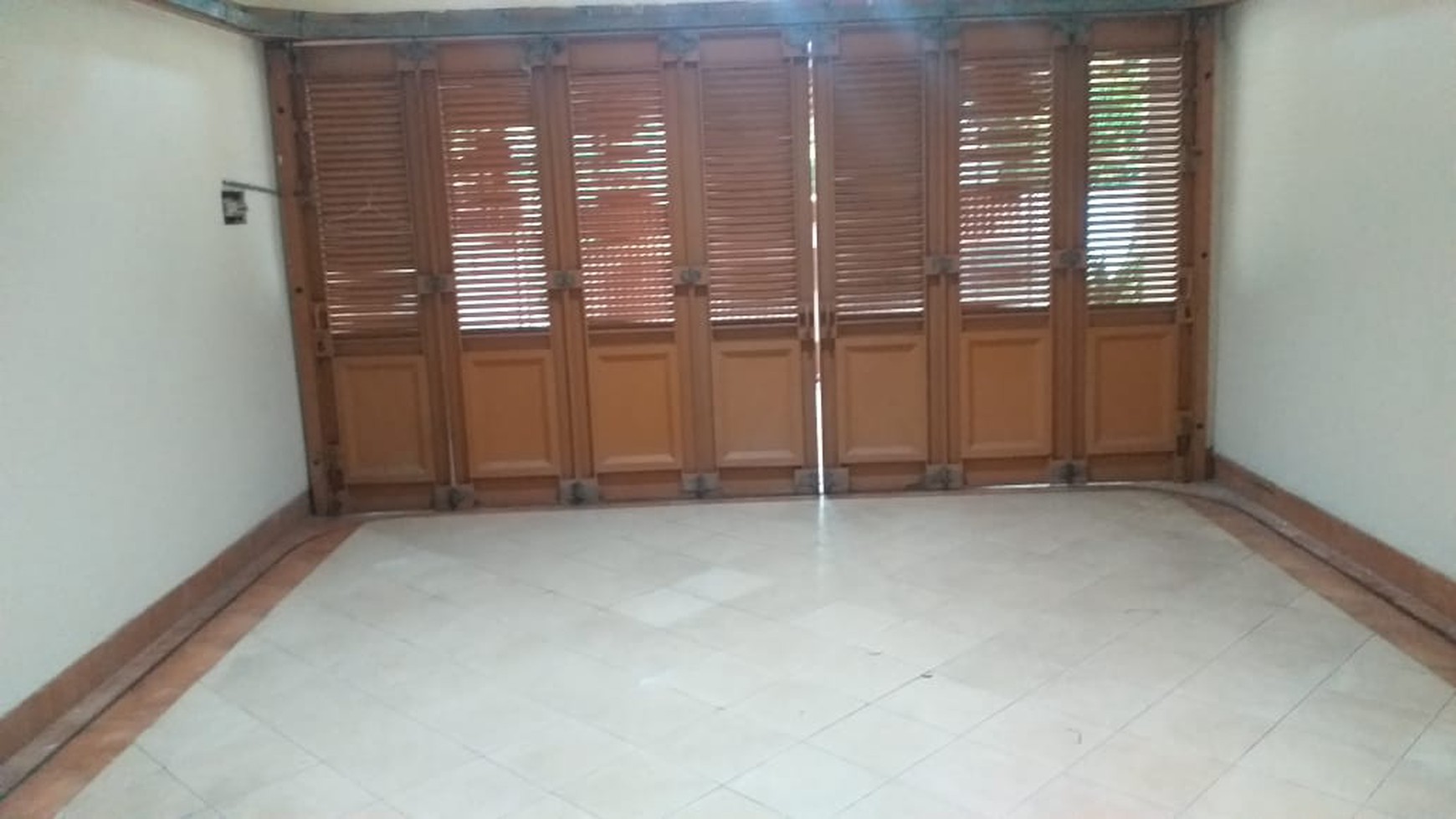 DISEWA RUMAH - BUNCIT TOWN HOUSE - STRATEGIS DI PINGGIR JALAN RAYA MARGASAWA, PASAR MINGGU  JAKARTA SELATAN.