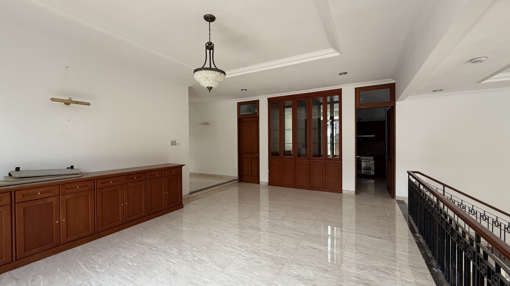 RUMAH MEWAH DALAM TOWNHOUSE DI PEJATEN AREA