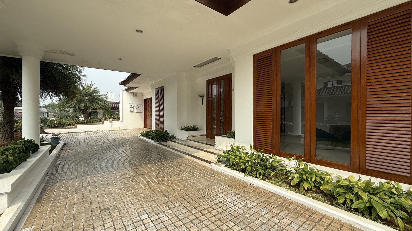 RUMAH MEWAH DALAM TOWNHOUSE DI PEJATEN AREA