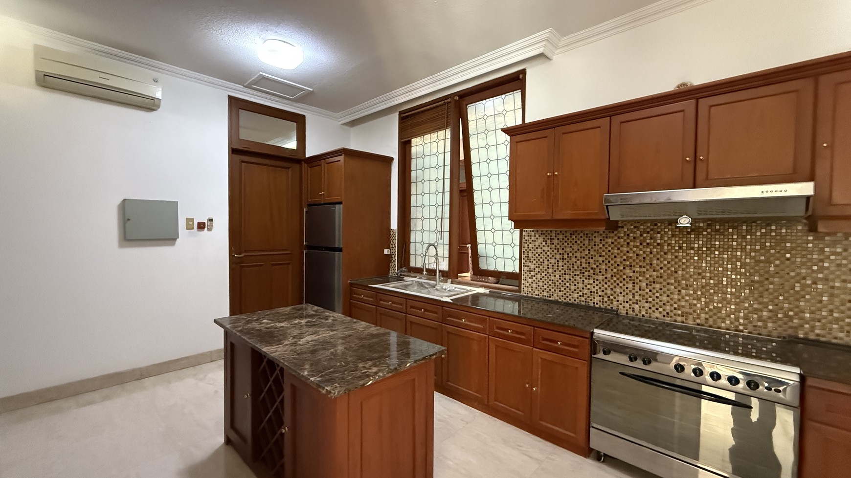 RUMAH MEWAH DALAM TOWNHOUSE DI PEJATEN AREA
