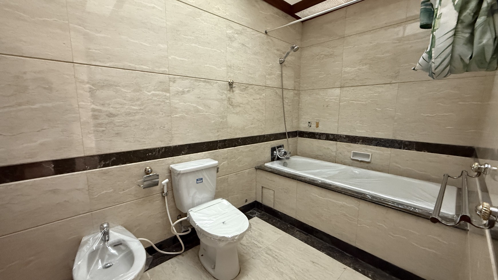 RUMAH MEWAH DALAM TOWNHOUSE DI PEJATEN AREA