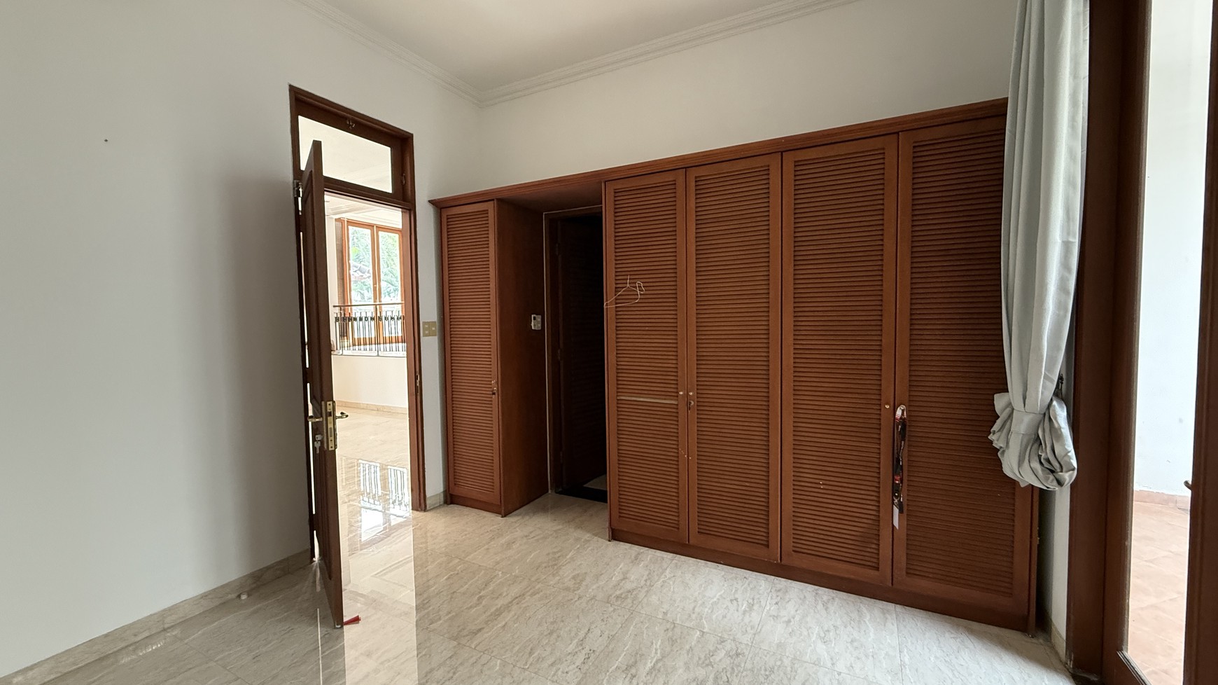 RUMAH MEWAH DALAM TOWNHOUSE DI PEJATEN AREA