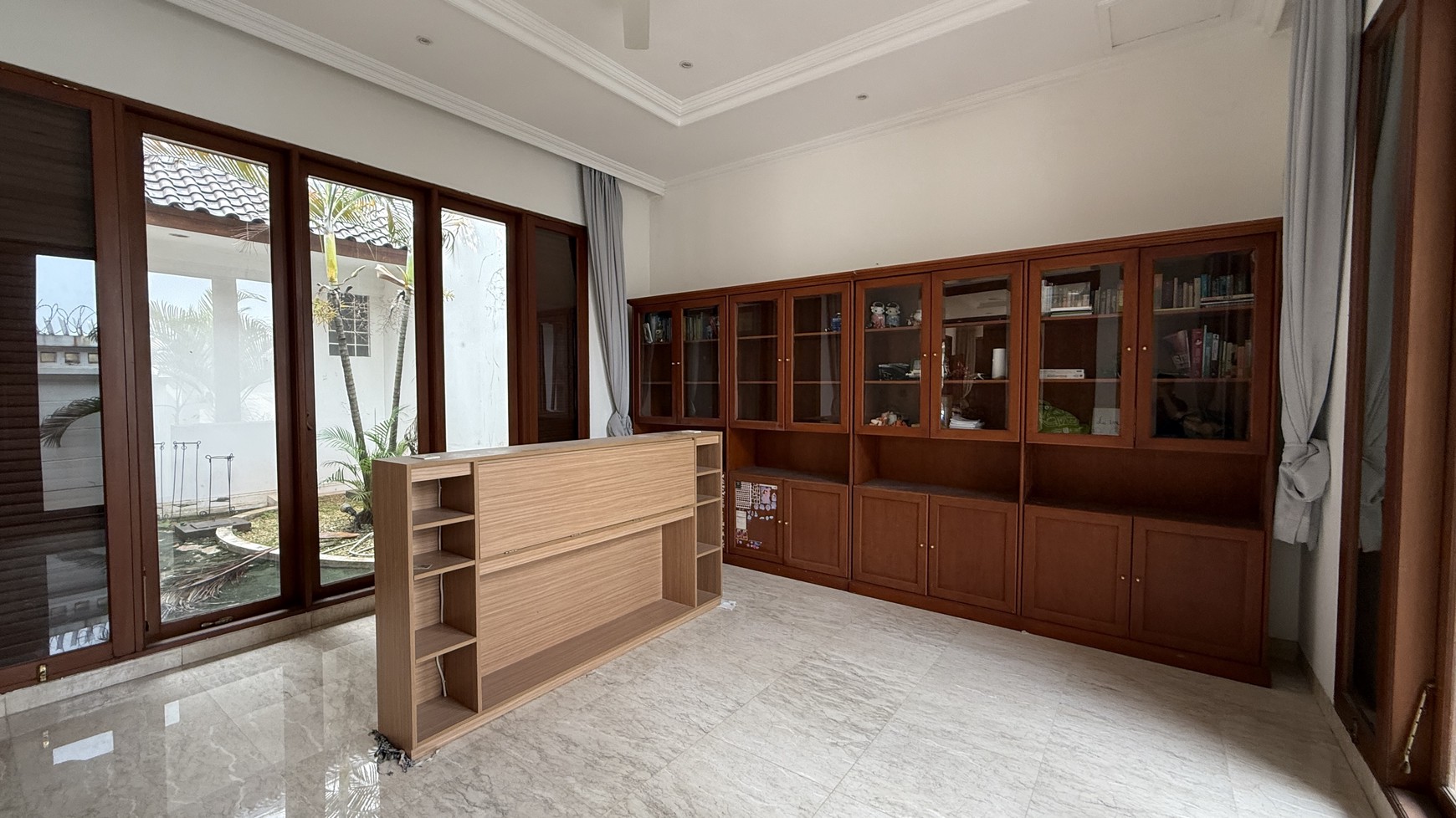 RUMAH MEWAH DALAM TOWNHOUSE DI PEJATEN AREA