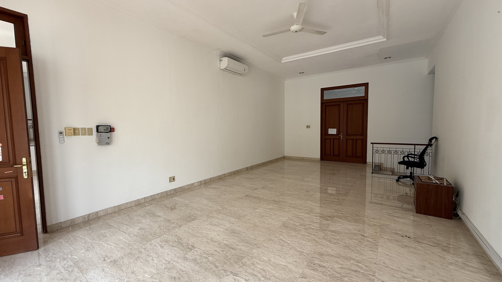 RUMAH MEWAH DALAM TOWNHOUSE DI PEJATEN AREA
