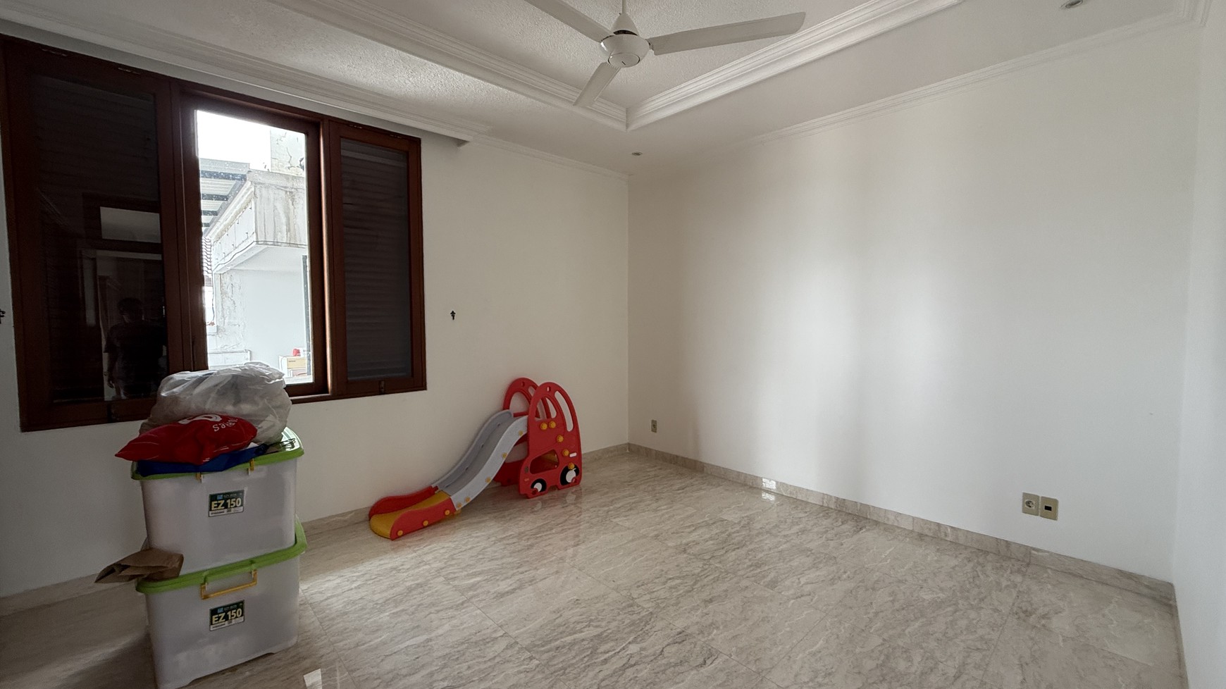RUMAH MEWAH DALAM TOWNHOUSE DI PEJATEN AREA
