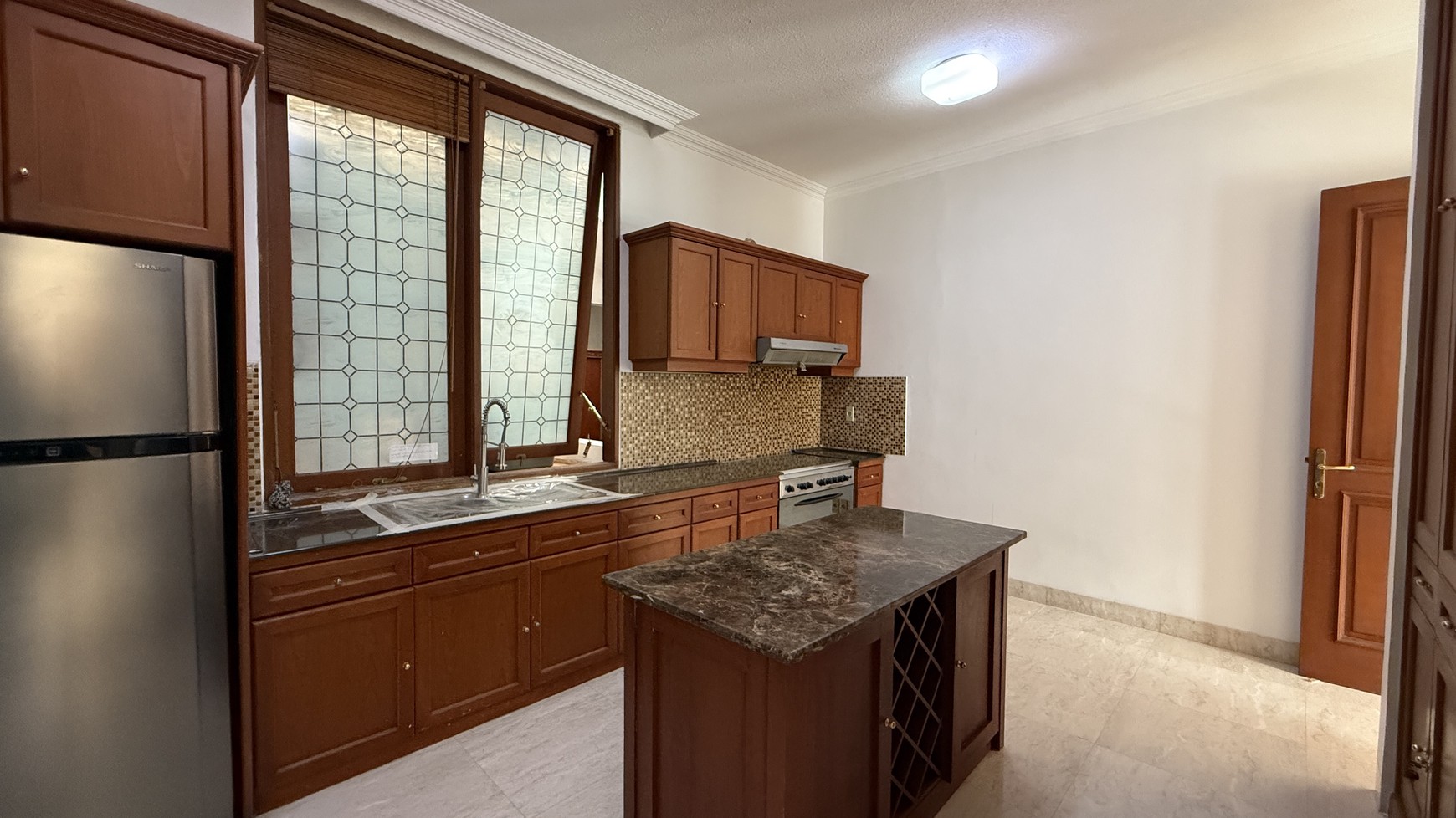 RUMAH MEWAH DALAM TOWNHOUSE DI PEJATEN AREA