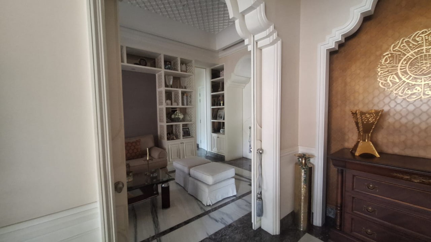 Rumah Asri dan Nyaman  Harga Dibawah NJOP serta Lingkungan Elite di Kemang, Jakarta Selatan