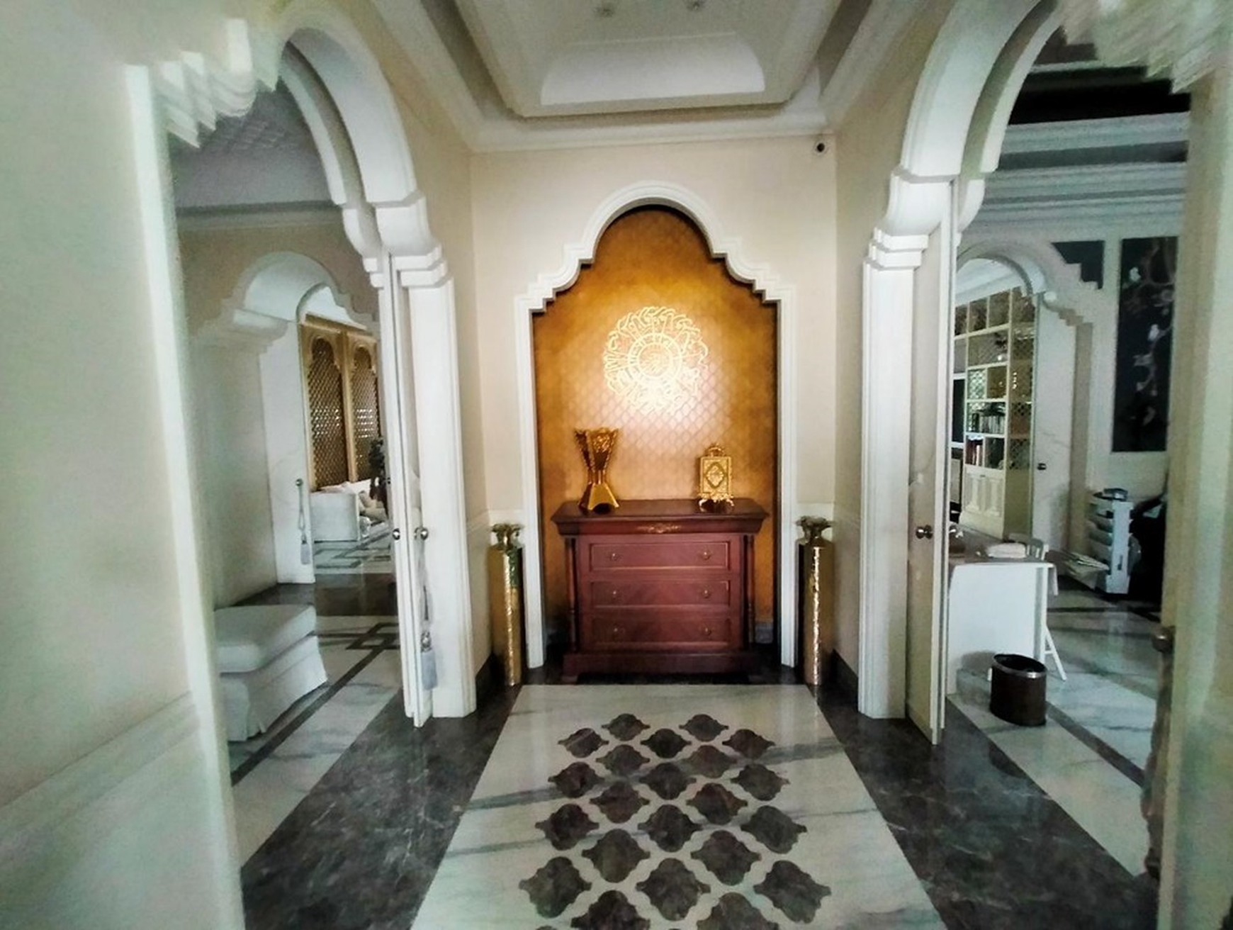 Rumah Asri dan Nyaman  Harga Dibawah NJOP serta Lingkungan Elite di Kemang, Jakarta Selatan