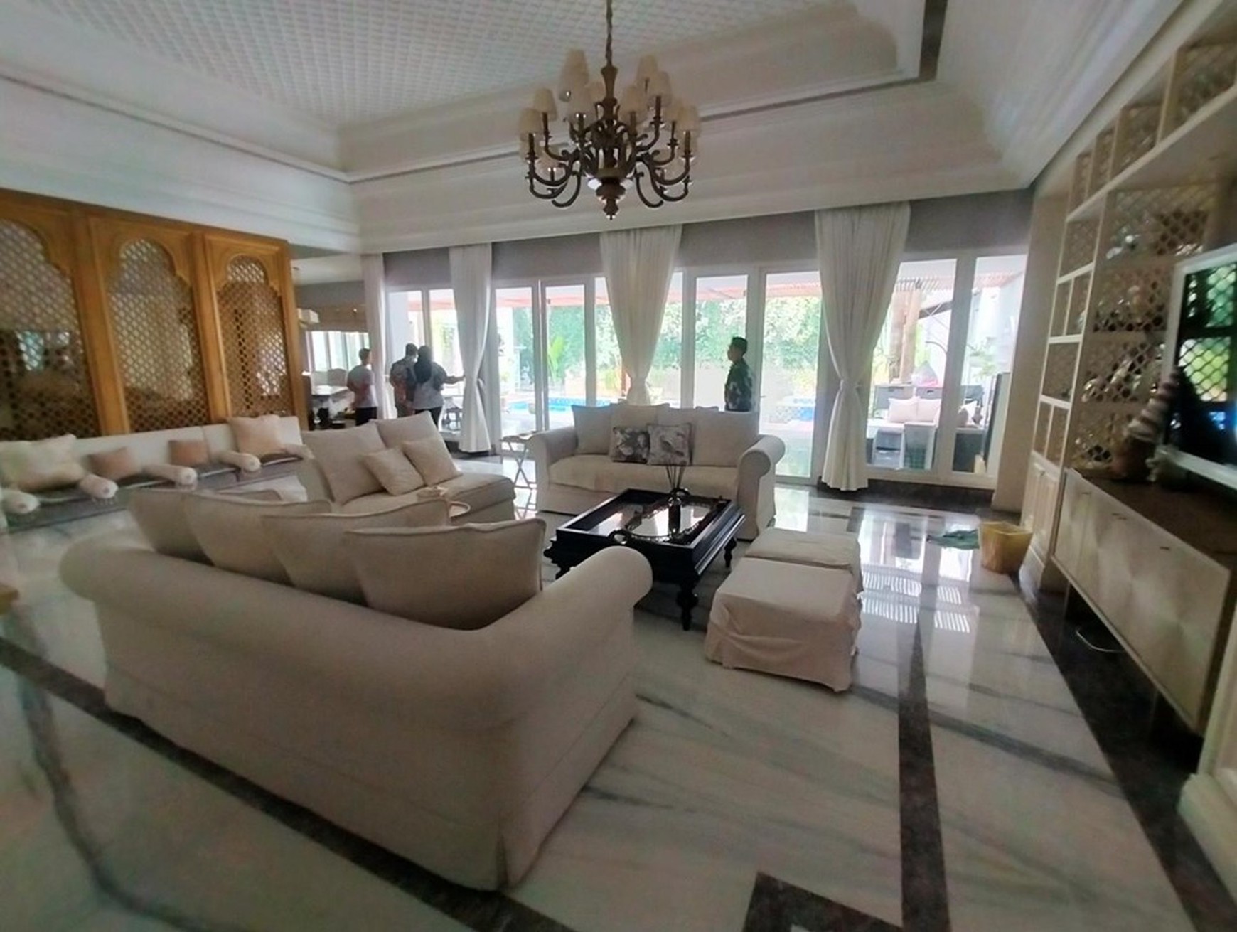 Rumah Asri dan Nyaman  Harga Dibawah NJOP serta Lingkungan Elite di Kemang, Jakarta Selatan