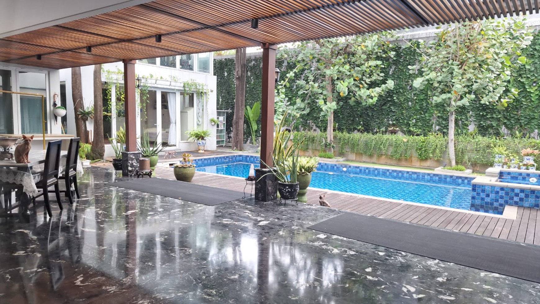 Rumah Asri dan Nyaman  Harga Dibawah NJOP serta Lingkungan Elite di Kemang, Jakarta Selatan