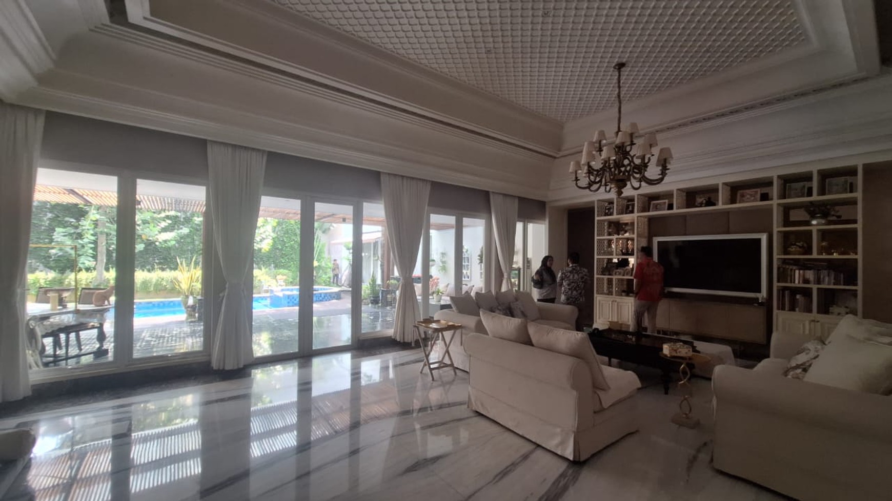 Rumah Asri dan Nyaman  Harga Dibawah NJOP serta Lingkungan Elite di Kemang, Jakarta Selatan