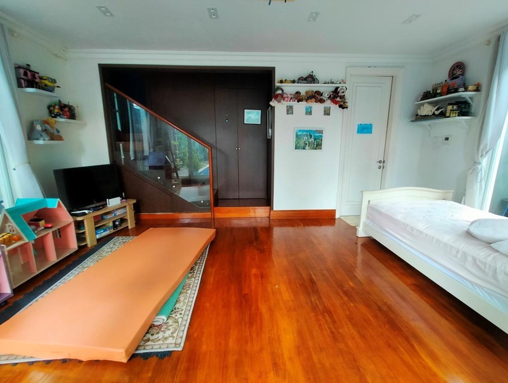 Rumah Asri dan Nyaman  Harga Dibawah NJOP serta Lingkungan Elite di Kemang, Jakarta Selatan