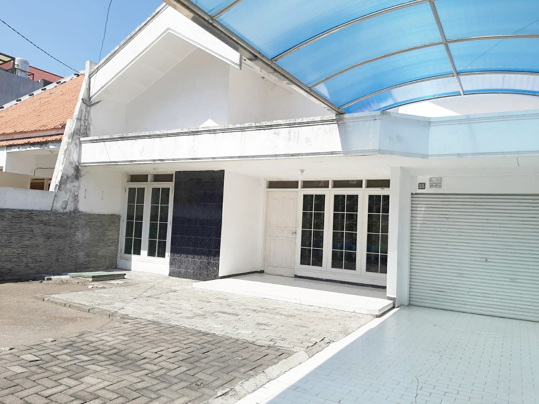 Rumah disewakan di Kupang Baru Surabaya, dekat Kupang Indah