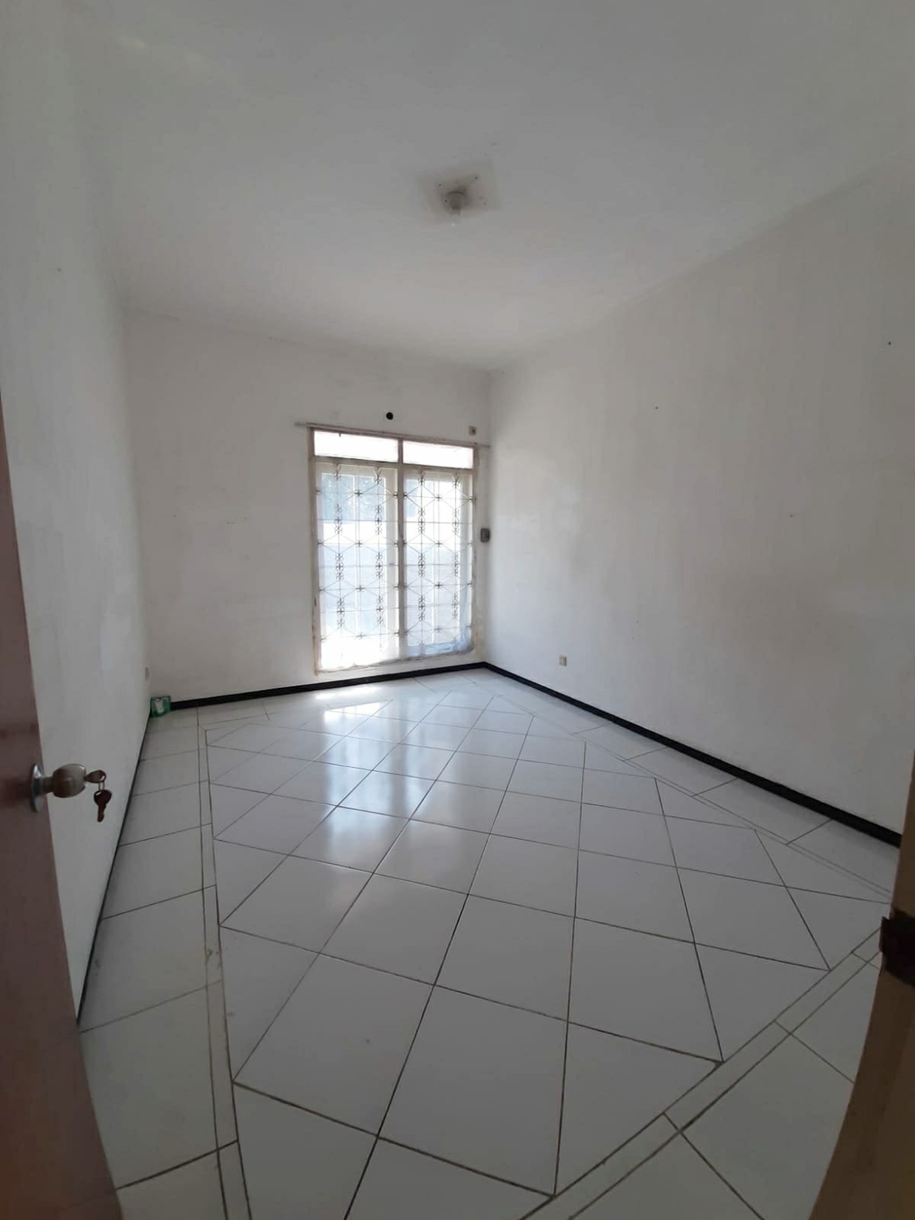 Rumah disewakan di Kupang Baru Surabaya, dekat Kupang Indah