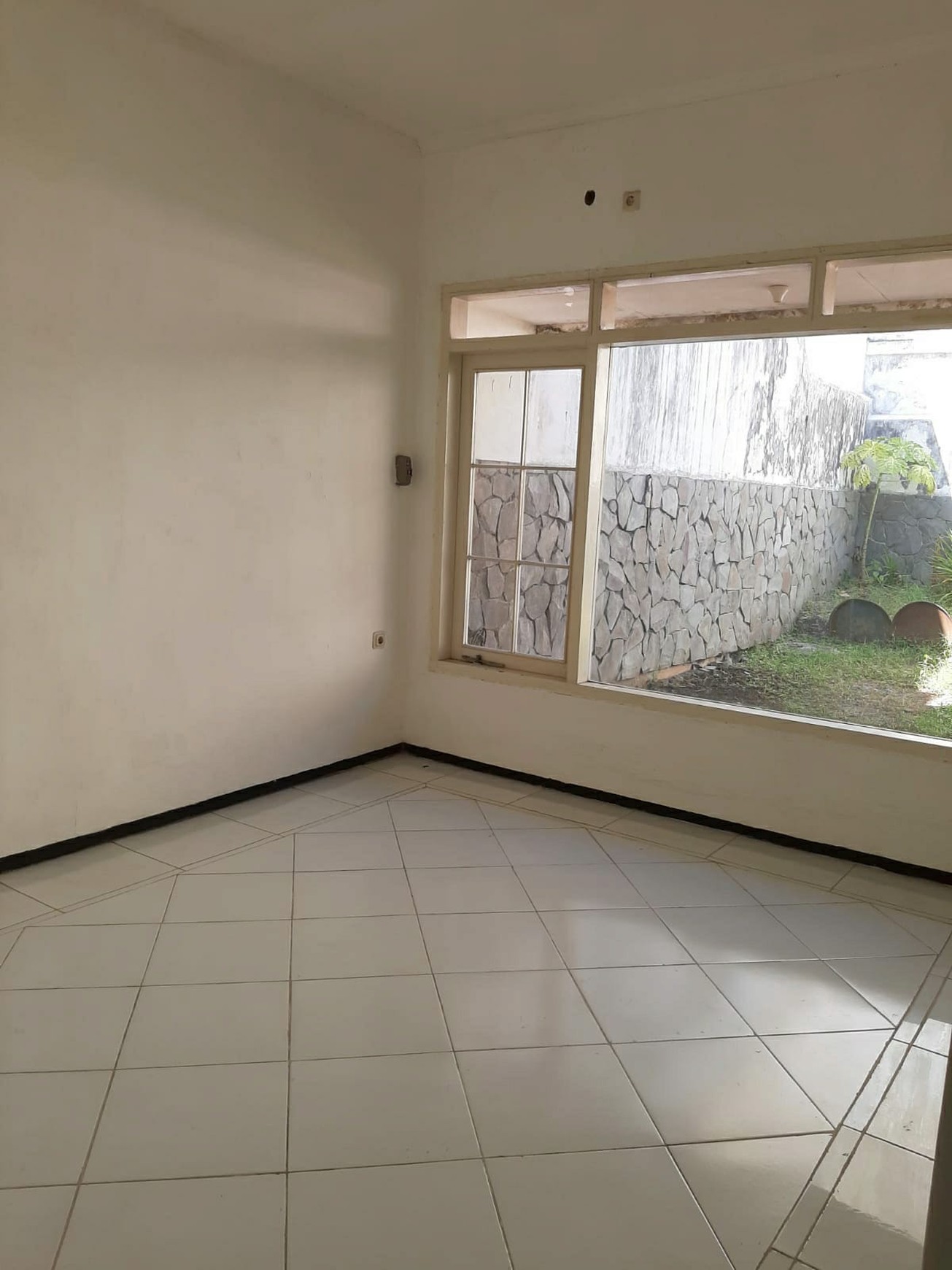 Rumah disewakan di Kupang Baru Surabaya, dekat Kupang Indah