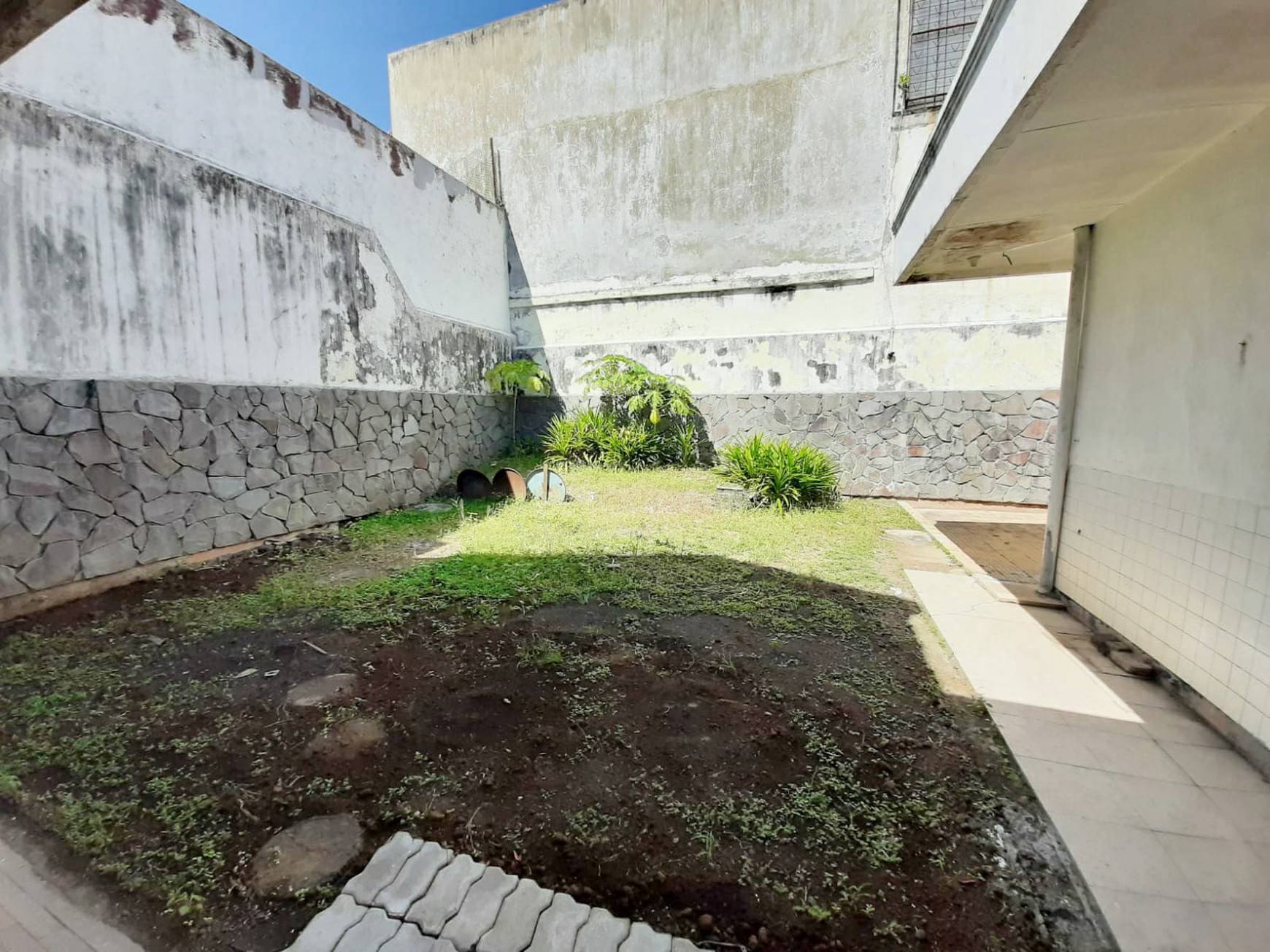 Rumah disewakan di Kupang Baru Surabaya, dekat Kupang Indah