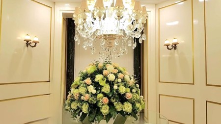 Rumah hoek megah, classic dan elegan di Artha Gading Villa, Kelapa Gading