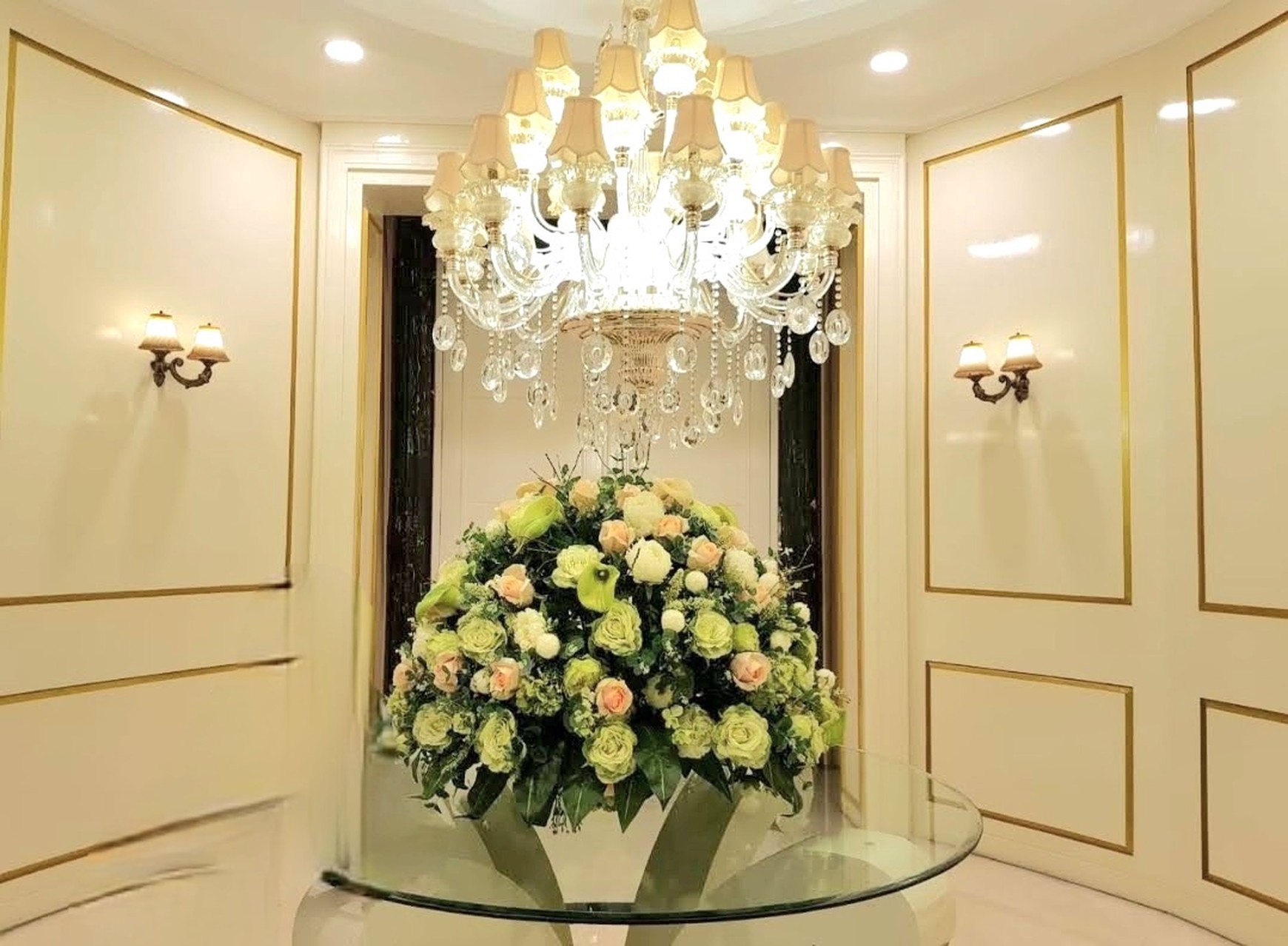 Rumah hoek megah, classic dan elegan di Artha Gading Villa, Kelapa Gading