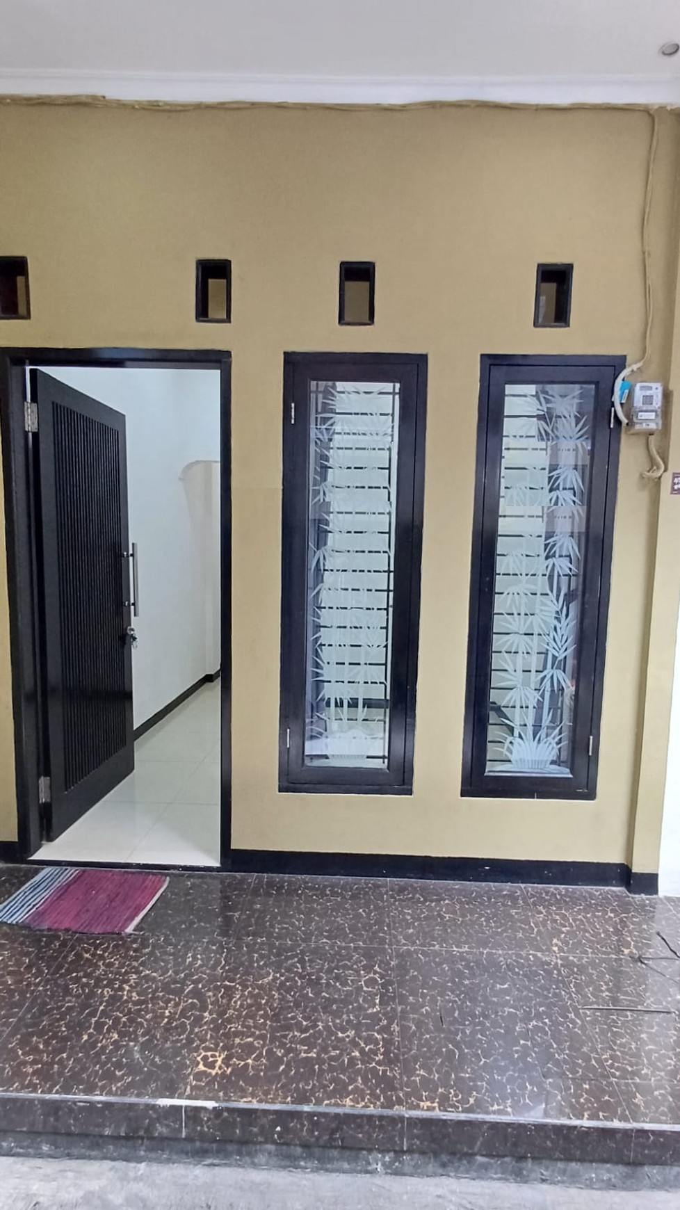 Rumah Minimalis 3 Lantai, bebas banjir Lokasi strategis di Gandaria.