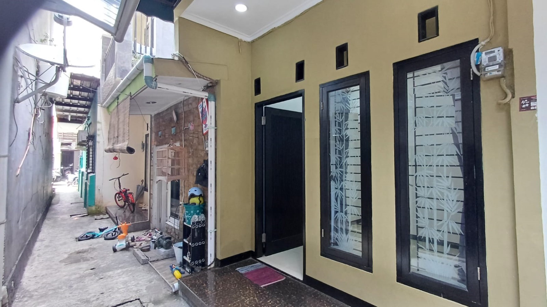 Rumah Minimalis 3 Lantai, bebas banjir Lokasi strategis di Gandaria.