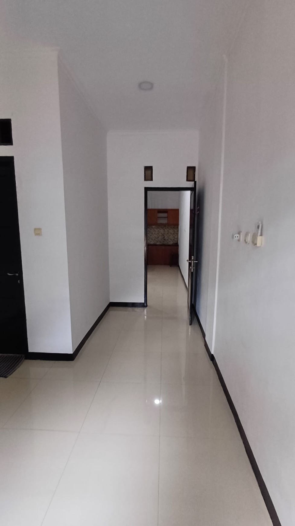 Rumah Minimalis 3 Lantai, bebas banjir Lokasi strategis di Gandaria.