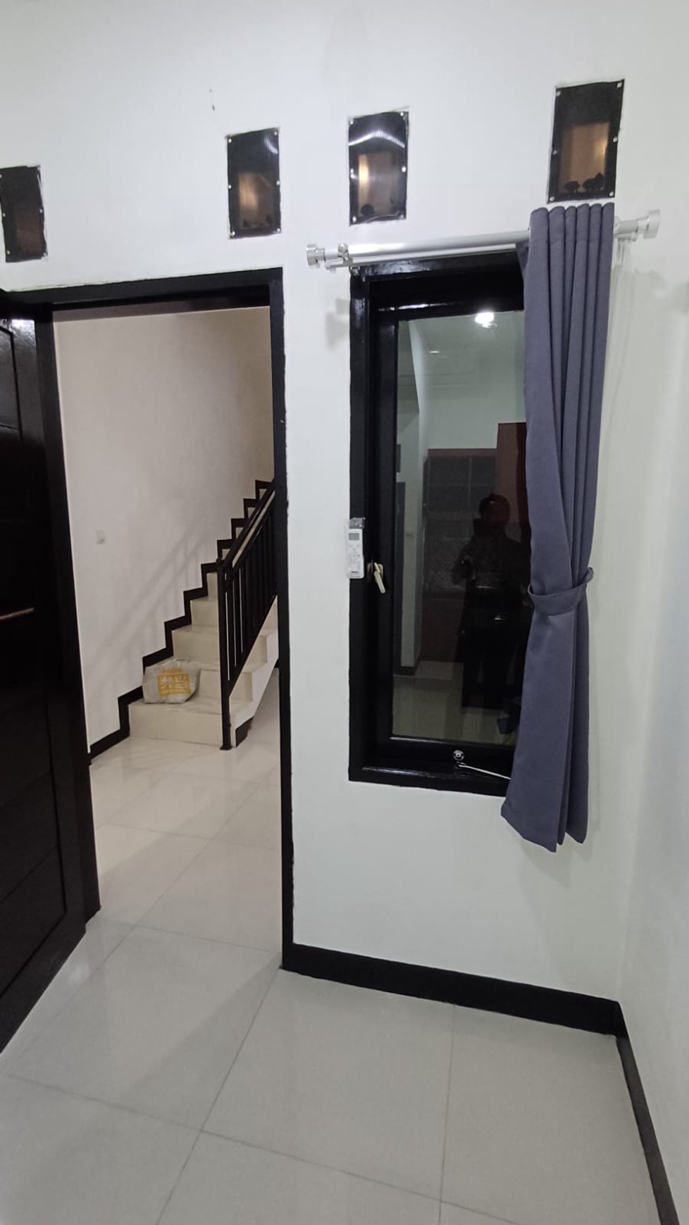 Rumah Minimalis 3 Lantai, bebas banjir Lokasi strategis di Gandaria.