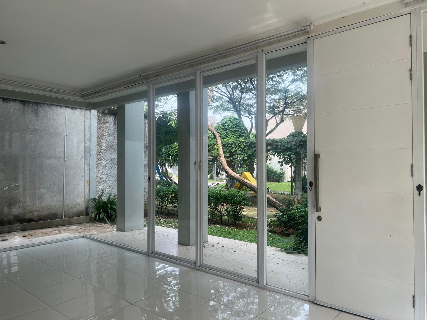 Rumah Bagus Di Discovery Eola Bintaro Jaya Sektor 9