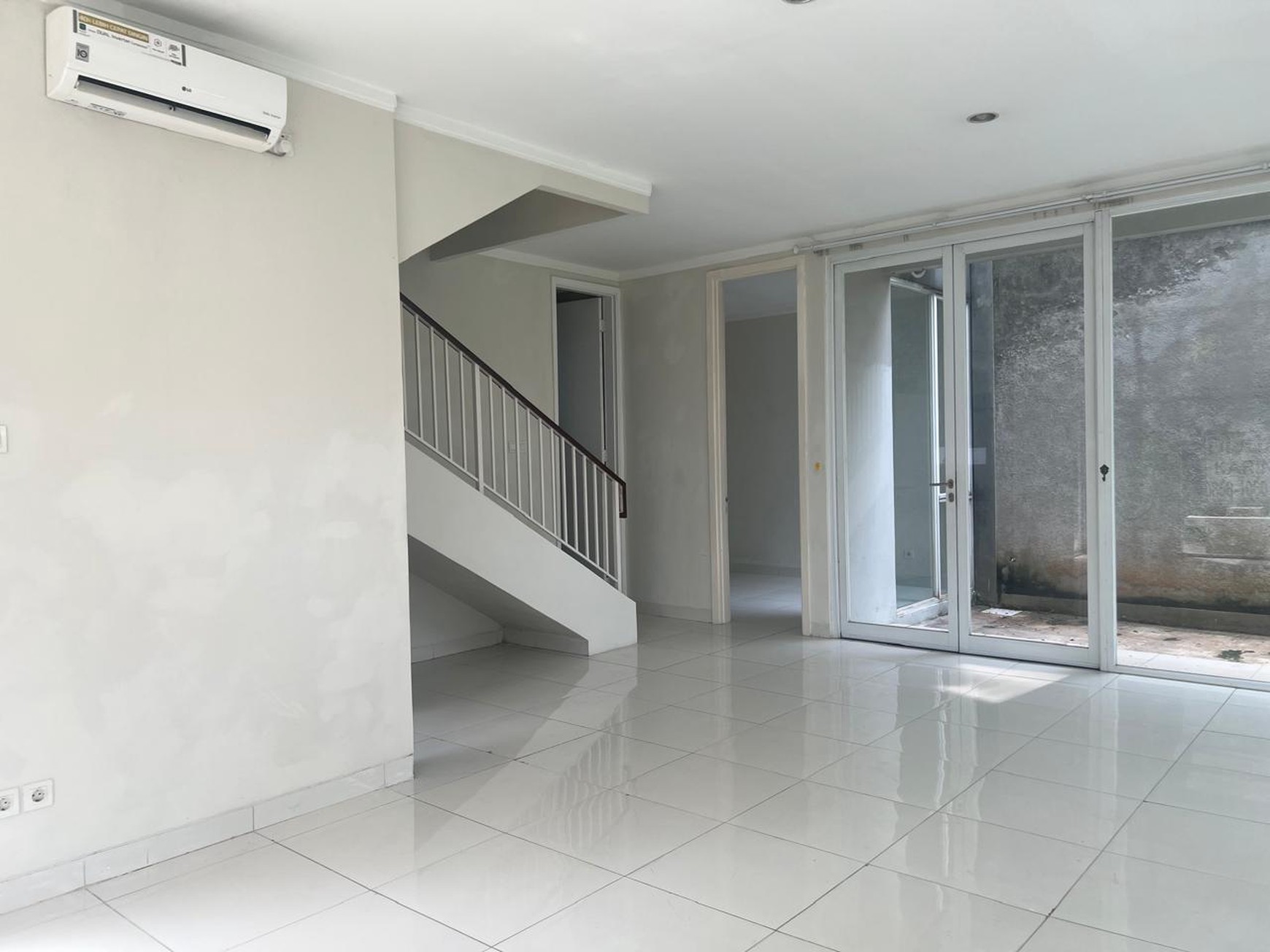 Rumah Bagus Di Discovery Eola Bintaro Jaya Sektor 9
