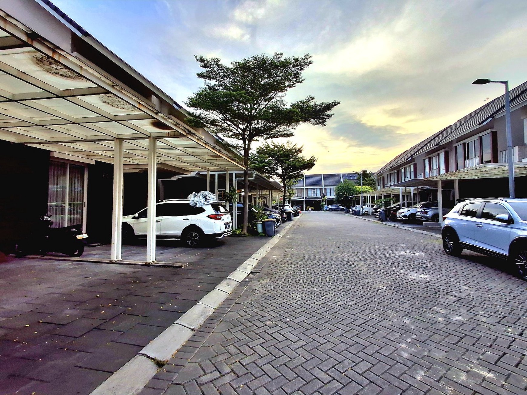 Rumah 2 Lantai di Clover Hill Residence Kreo Larangan Tangerang (di Perbatasan JakSel dan Tangerang)