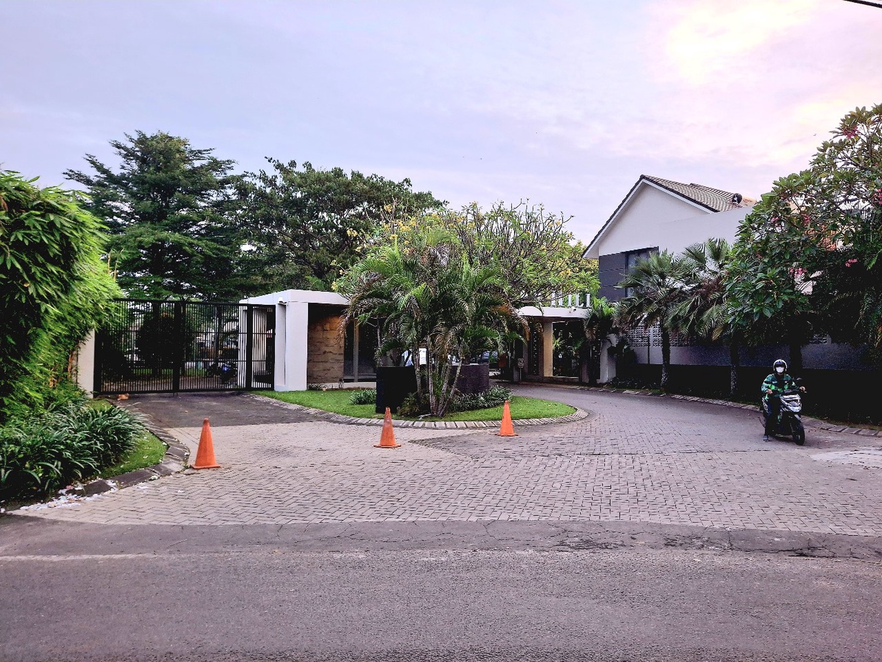 Rumah 2 Lantai di Clover Hill Residence Kreo Larangan Tangerang (di Perbatasan JakSel dan Tangerang)