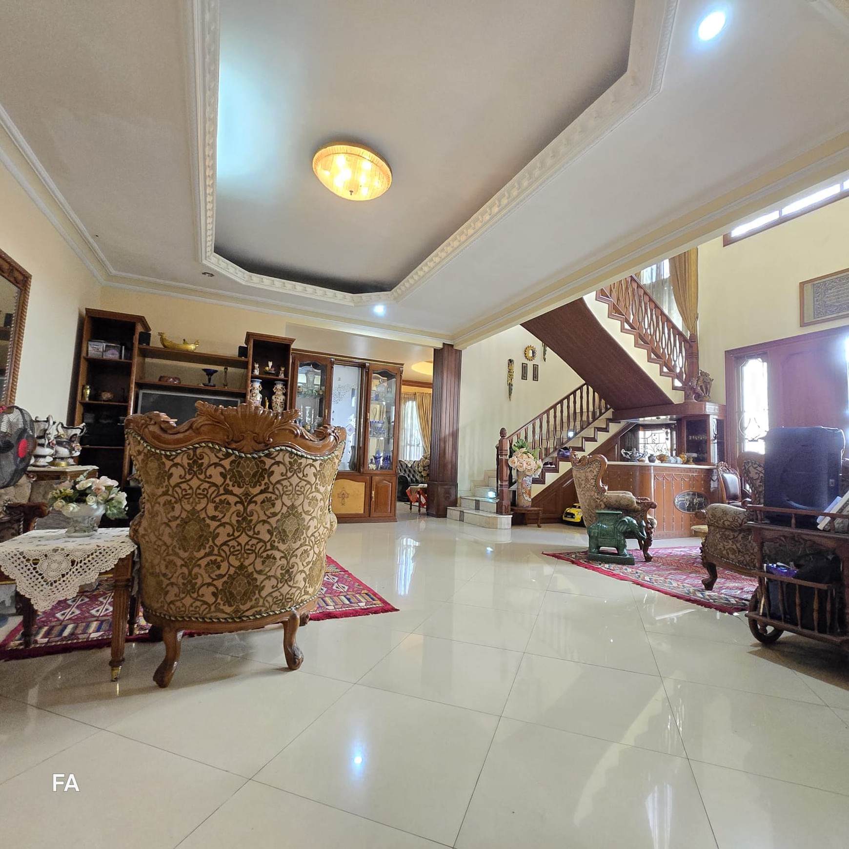 Rumah 2 lantai huk bagus dan terawat, luas 333 m2 di jalan Beton raya. Kayu putih Jakarta Timur