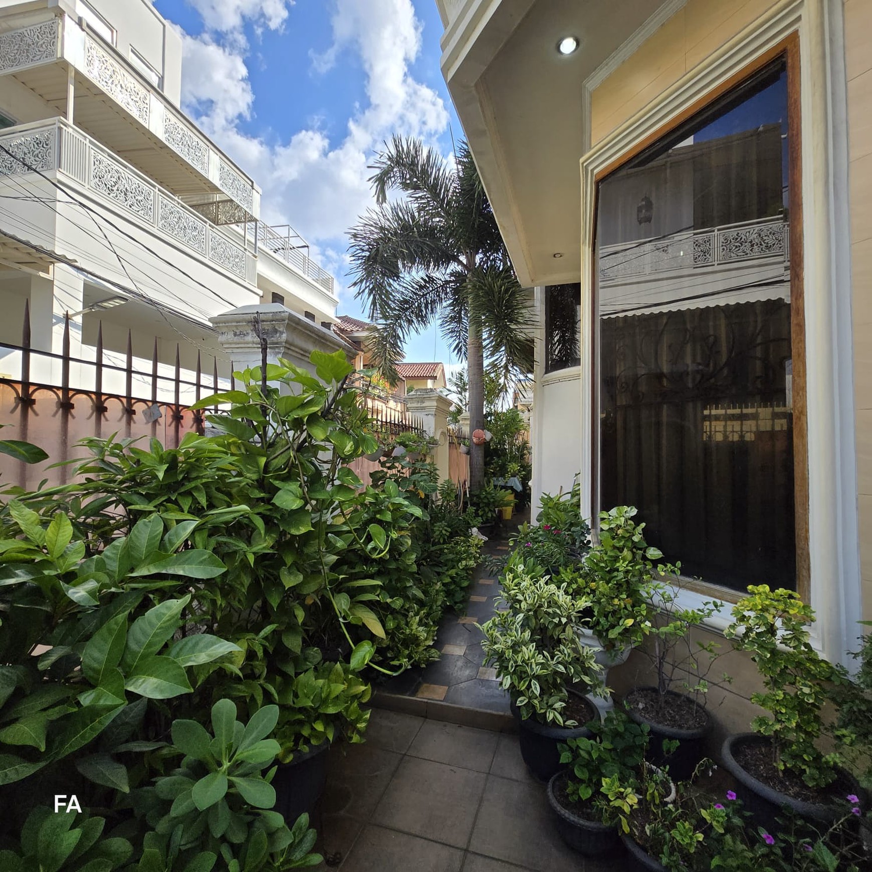 Rumah 2 lantai huk bagus dan terawat, luas 333 m2 di jalan Beton raya. Kayu putih Jakarta Timur