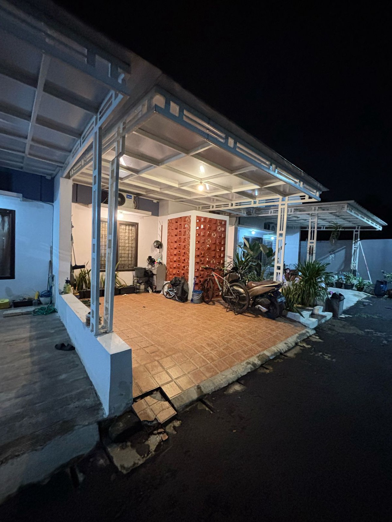 Rumah Siap Huni dengan Hunian Nyaman dan Asri di @Pamulang