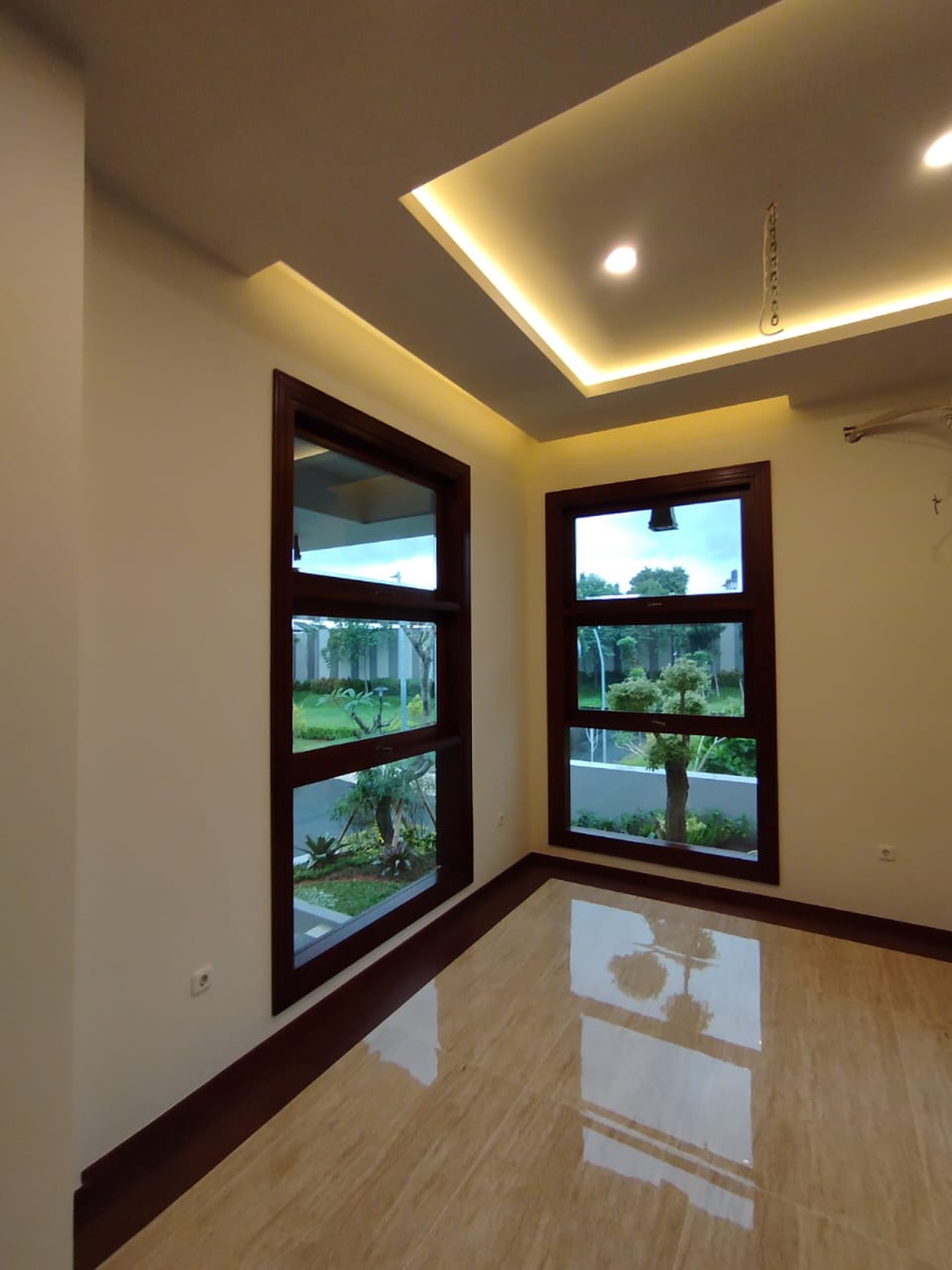 Rumah Brand New, Smart home hoek dgn pool di Dharmawangsa home, Bintaro