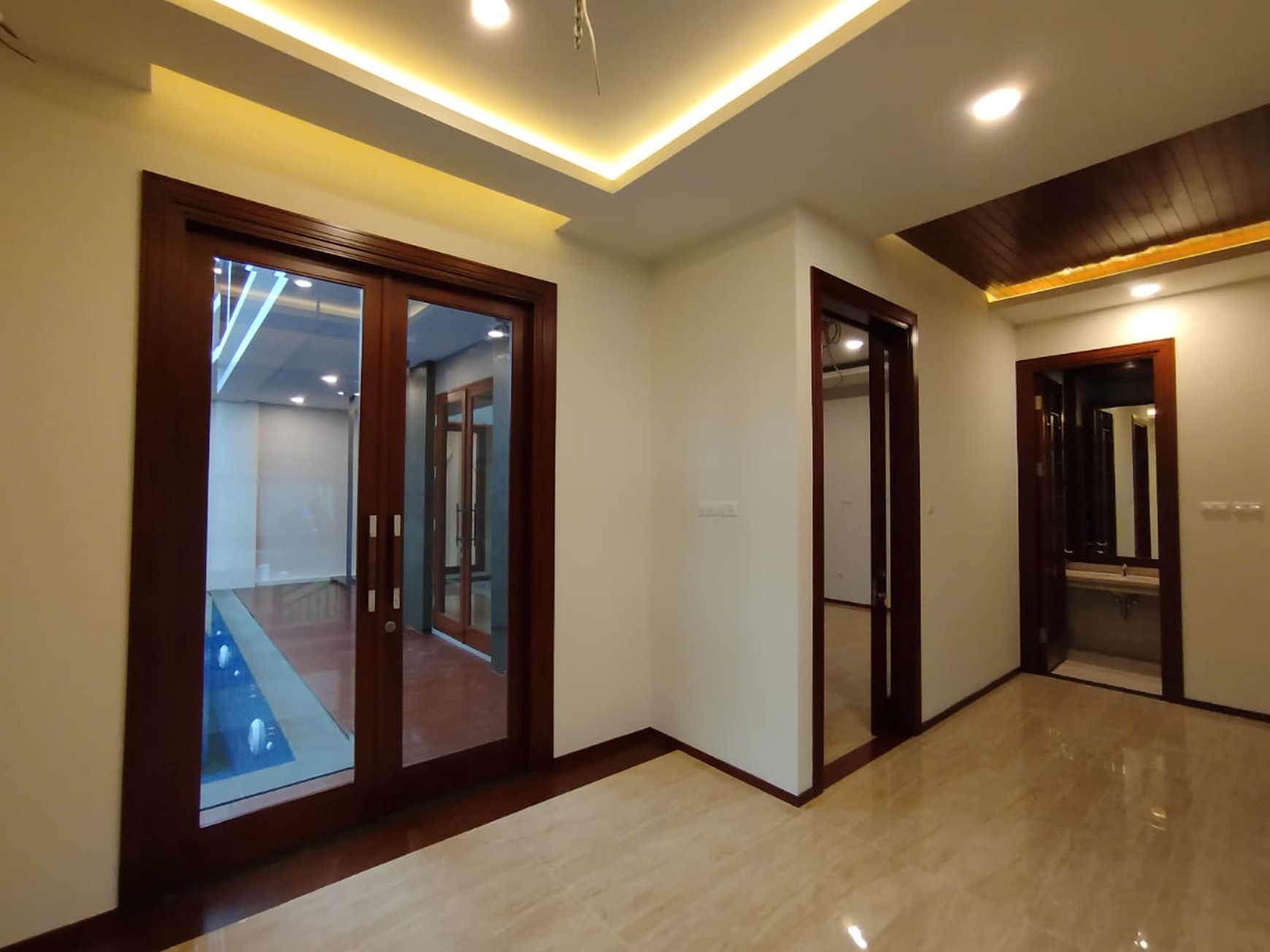 Rumah Brand New, Smart home hoek dgn pool di Dharmawangsa home, Bintaro