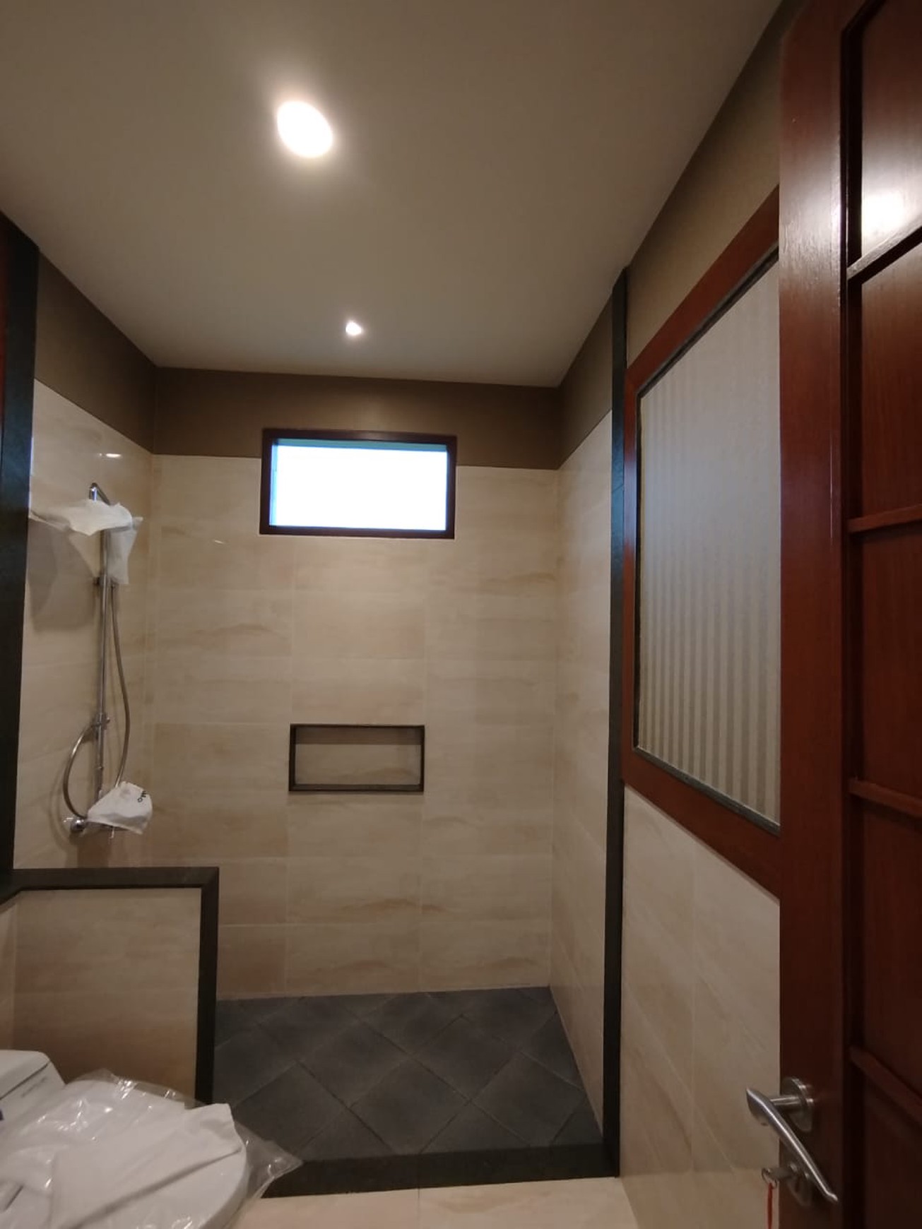 Rumah Brand New, Smart home hoek dgn pool di Dharmawangsa home, Bintaro