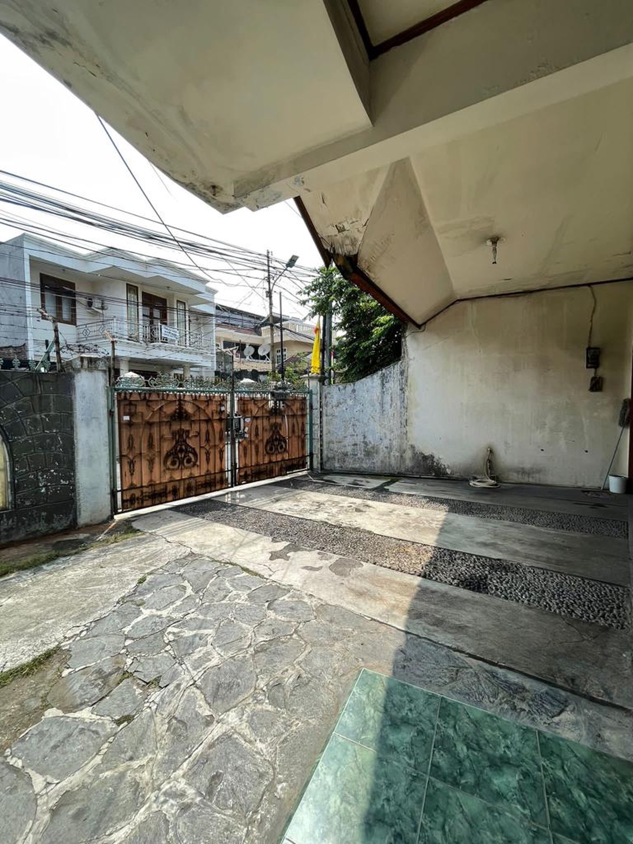 DI Jual rumah jalan Kemuning raya utan kayu