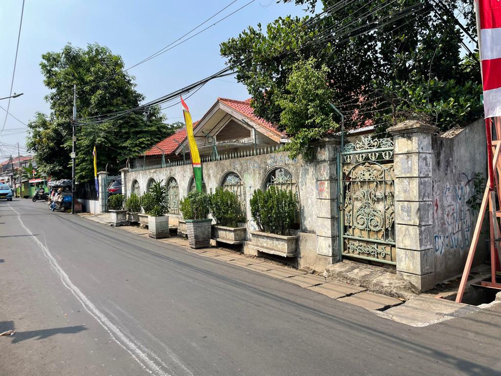 DI Jual rumah jalan Kemuning raya utan kayu