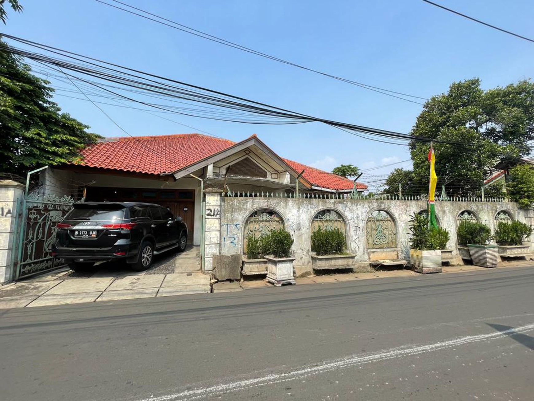 DI Jual rumah jalan Kemuning raya utan kayu
