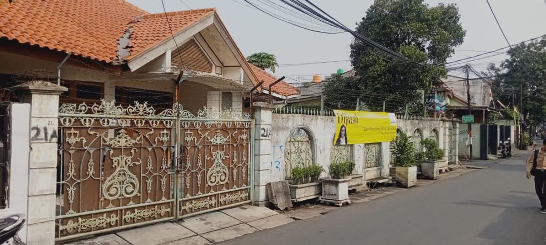 DI Jual rumah jalan Kemuning raya utan kayu