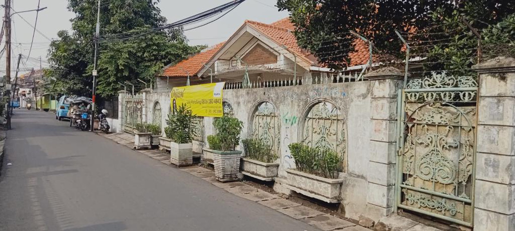 DI Jual rumah jalan Kemuning raya utan kayu