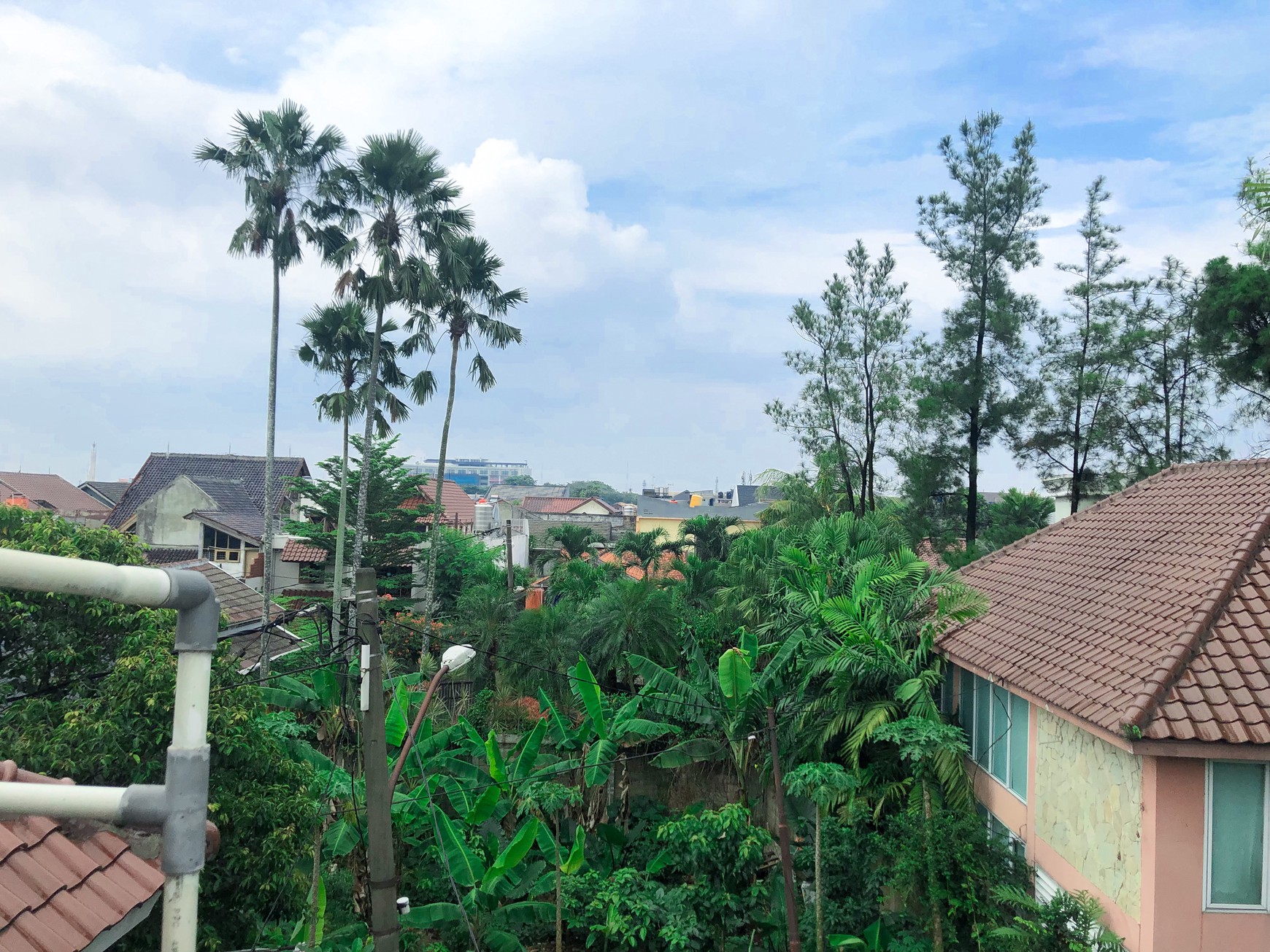 Rumah Luas Di Area Bisnis Sektor 5 Pisok Bintaro Jaya