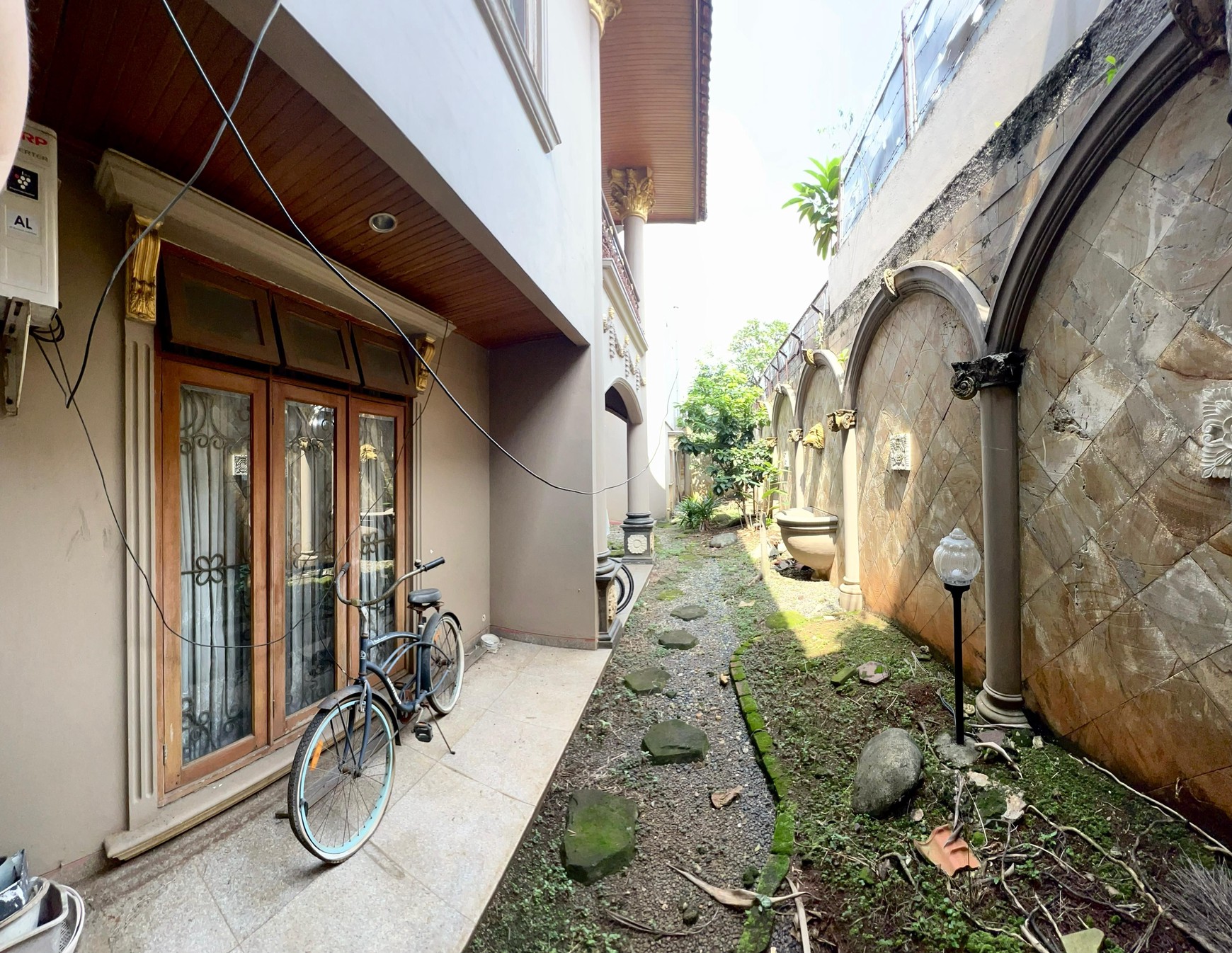 Rumah dijual nyaman, lokasi strategis di Cipete Jaksel